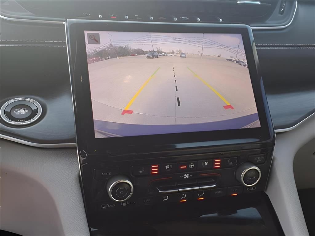 Used 2021 Jeep Grand Cherokee L Overland w/ Luxury Tech Group IV AWD/4WD image 5