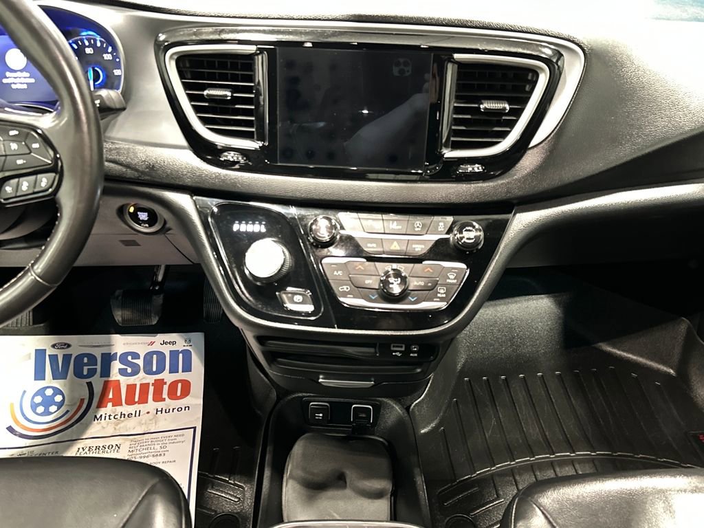 Used 2020 Chrysler Pacifica Touring-L w/ Advanced Safetytec Group image 27