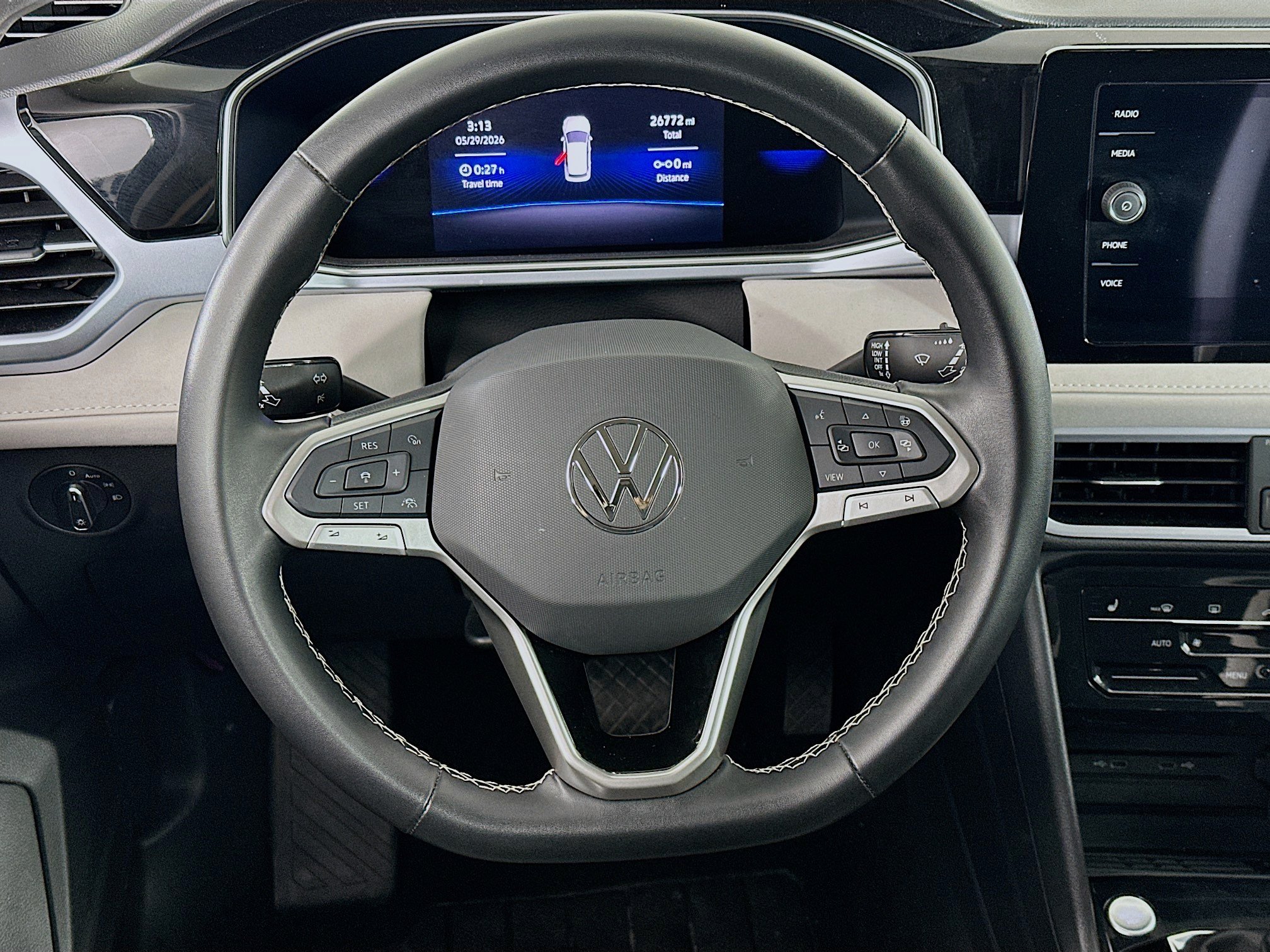 Used 2025 Volkswagen Taos SE AWD/4WD image 18