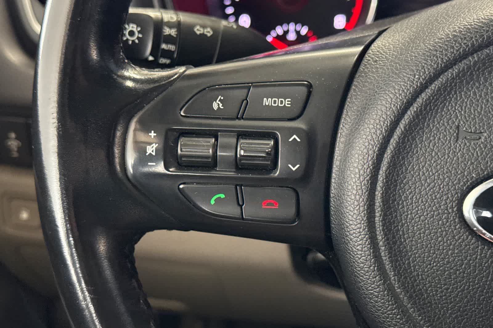Used 2017 Kia Sedona LX w/ LX Essentials Premium Package FWD image 27