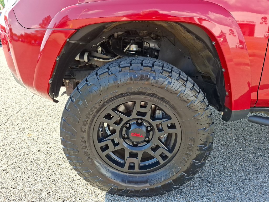Used 2021 Toyota 4Runner Venture w/ Moonroof Package AWD/4WD image 10