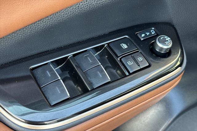 Certified 2025 Toyota Crown Signia image 13