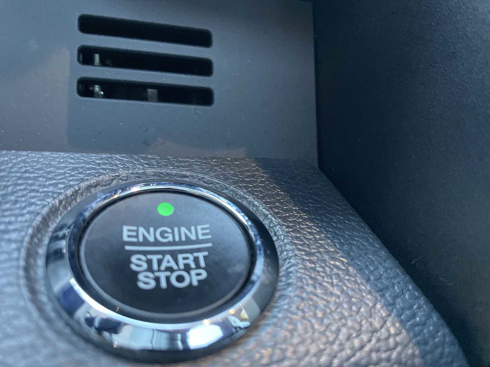 Used 2022 Ford F250 Lariat w/ Black Appearance Package image 17