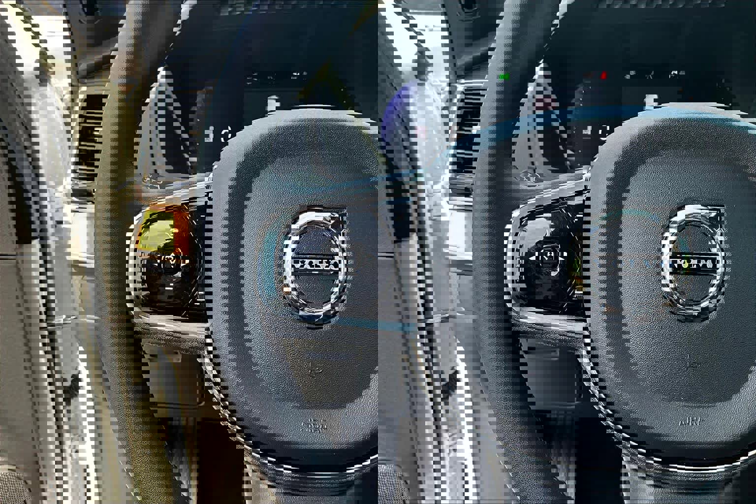 Used 2024 Volvo XC90 B6 Plus w/ Protection Package Premier image 26