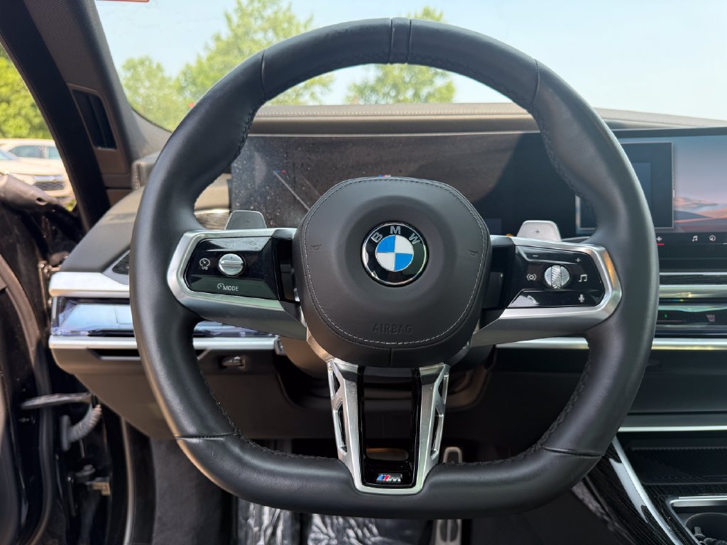 Used 2025 BMW 740i xDrive AWD/4WD image 22