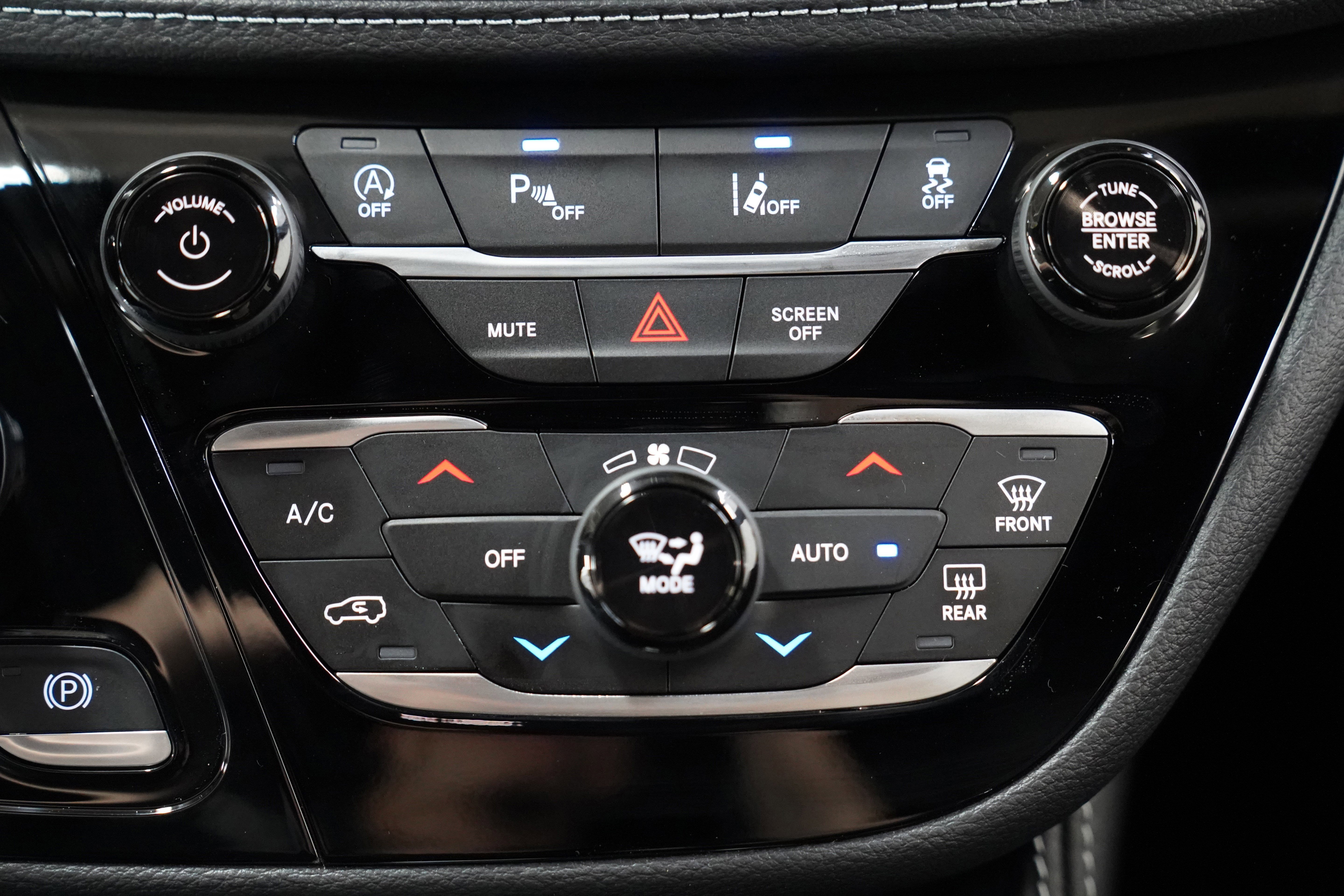 New 2026 Chrysler Pacifica Limited w/ Uconnect Theater Family Group image 30