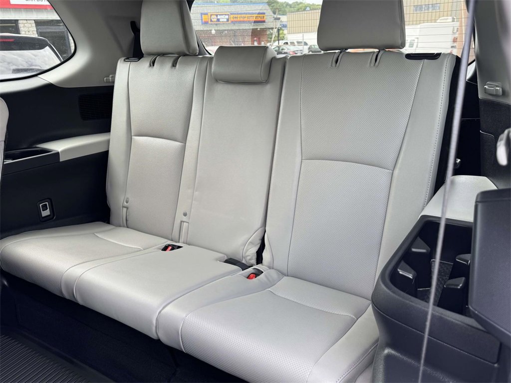 Used 2025 Toyota Grand Highlander AWD Hybrid image 16