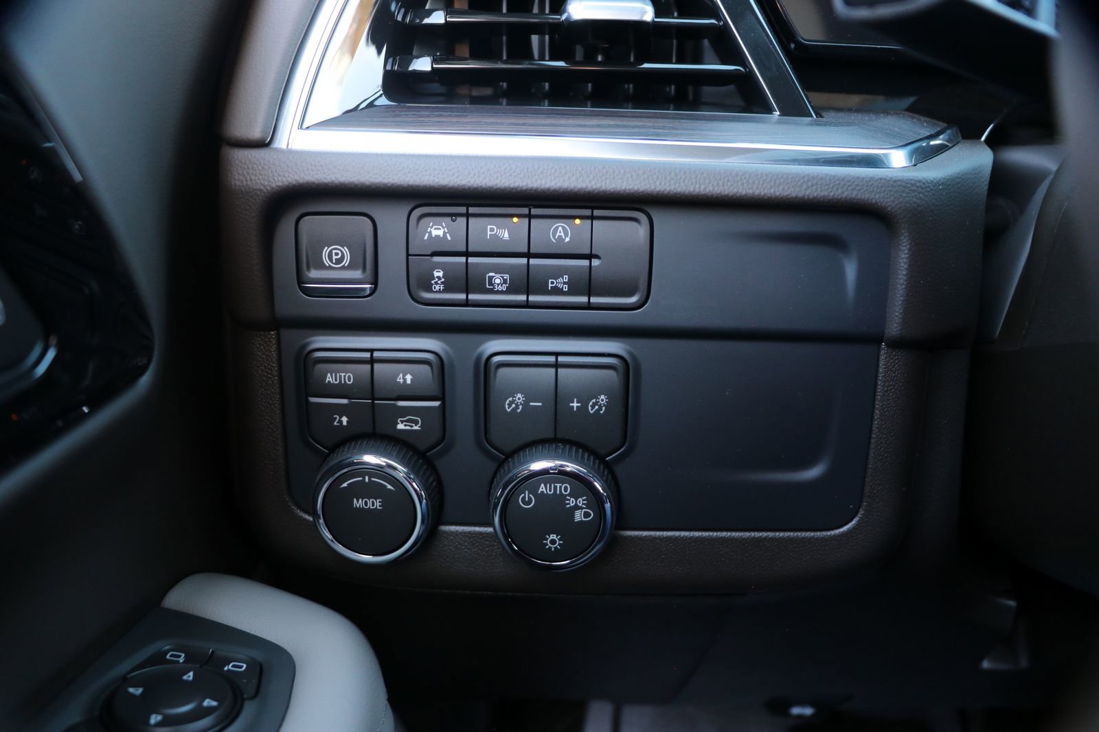 New 2026 Chevrolet Suburban LS image 12