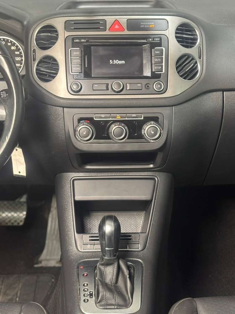 Used 2011 Volkswagen Tiguan S image 14
