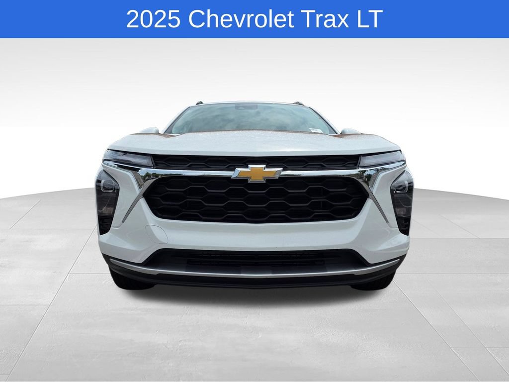 Used 2025 Chevrolet Trax LT FWD image 9