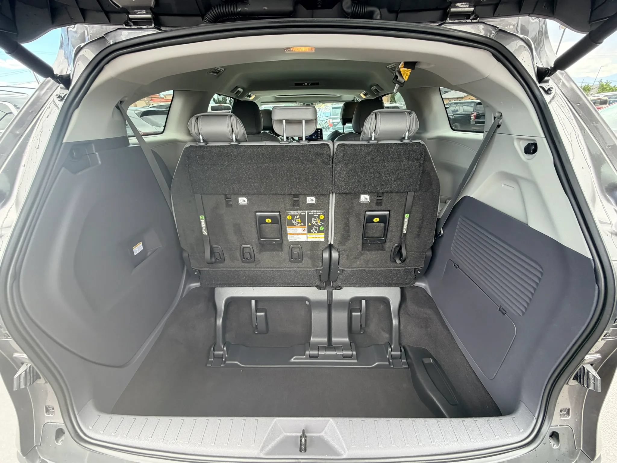 Used 2023 Toyota Sienna XLE AWD/4WD image 27