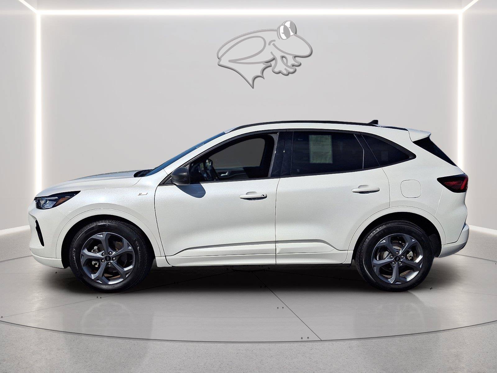 Used 2023 Ford Escape ST-Line w/ Equipment Group 301A FWD image 2