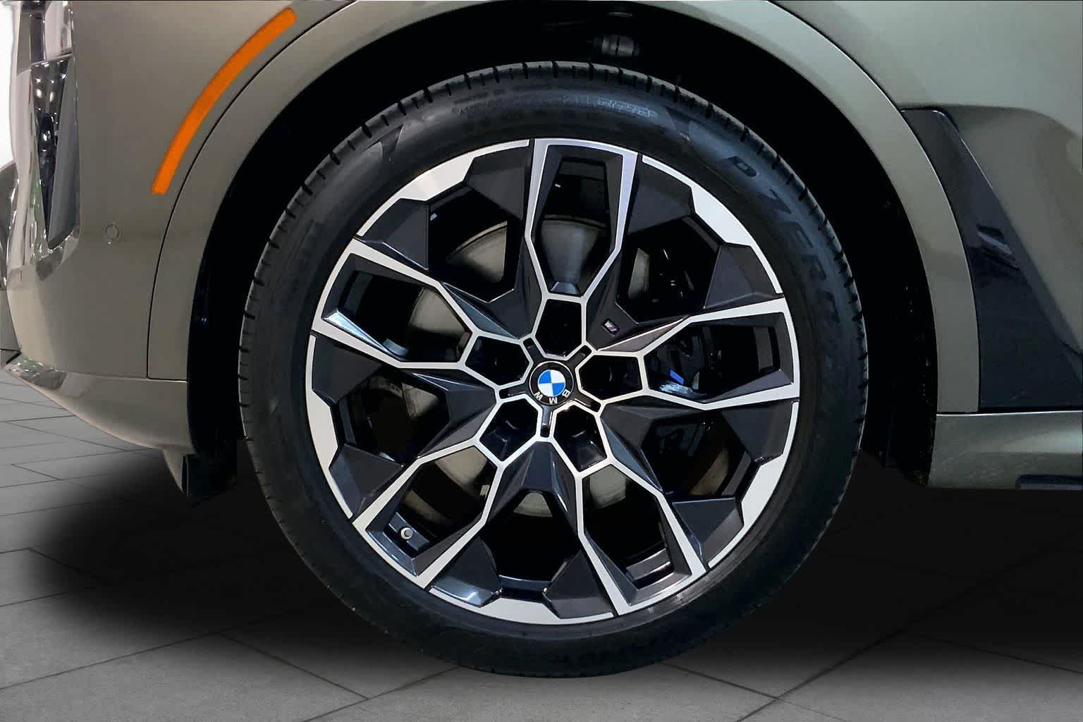 Used 2025 BMW X7 M60i AWD/4WD image 10
