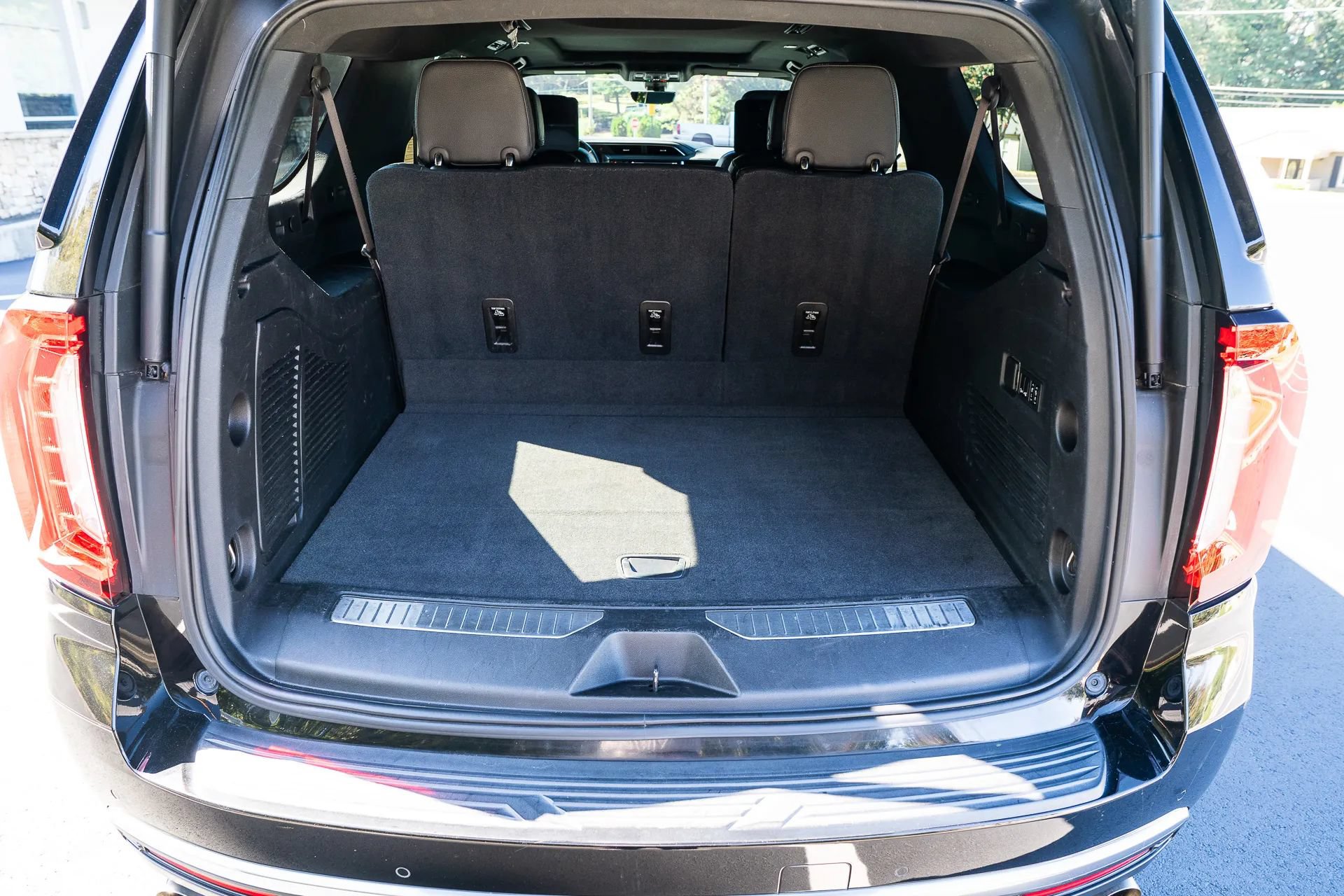 Used 2021 GMC Yukon XL Denali w/ Denali Premium Package RWD image 8
