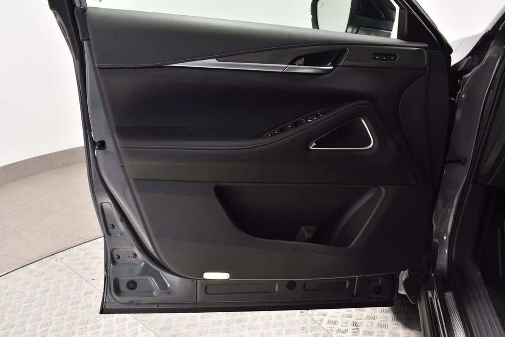 New 2026 INFINITI QX60 Luxe w/ Family Package image 9