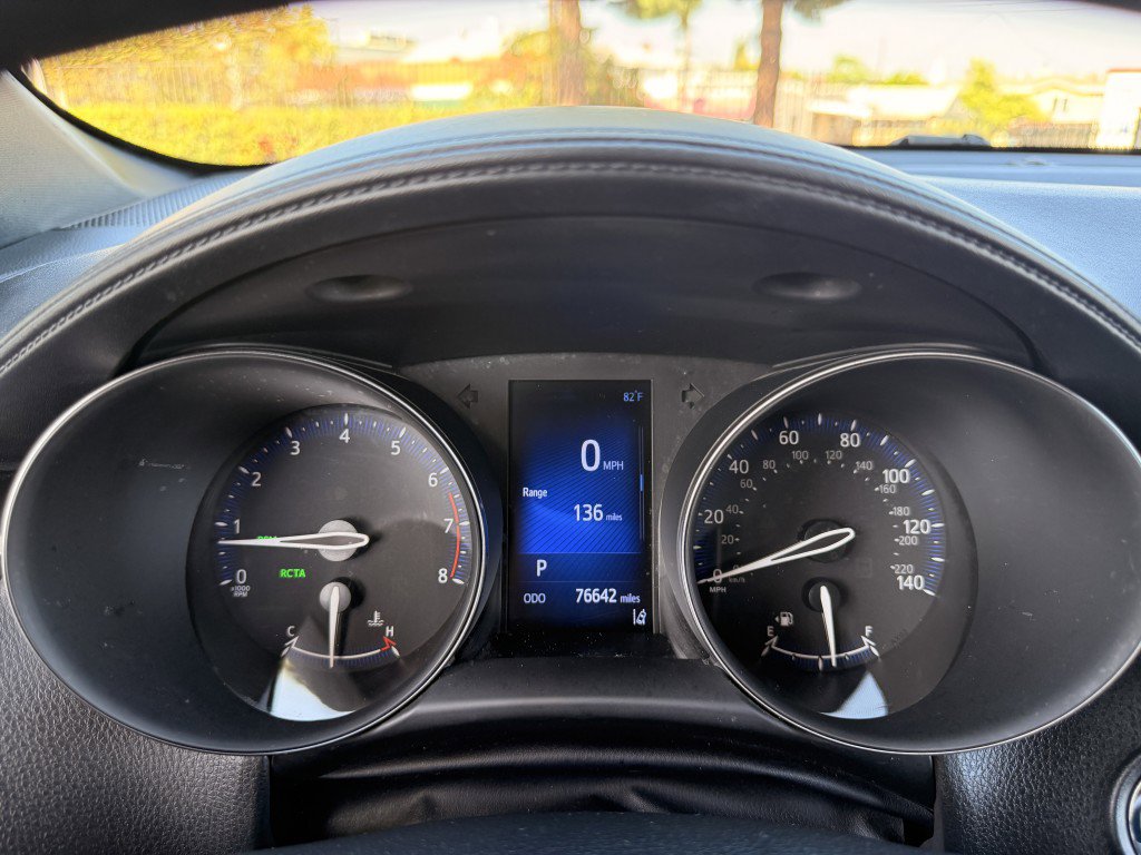 Used 2018 Toyota C-HR XLE FWD image 19