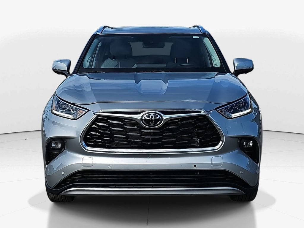 Used 2024 Toyota Highlander Platinum image 11