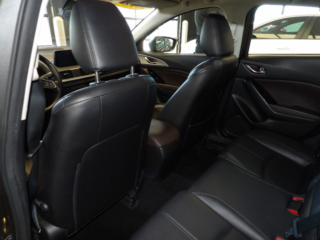 Used 2018 MAZDA MAZDA3 Touring FWD image 21