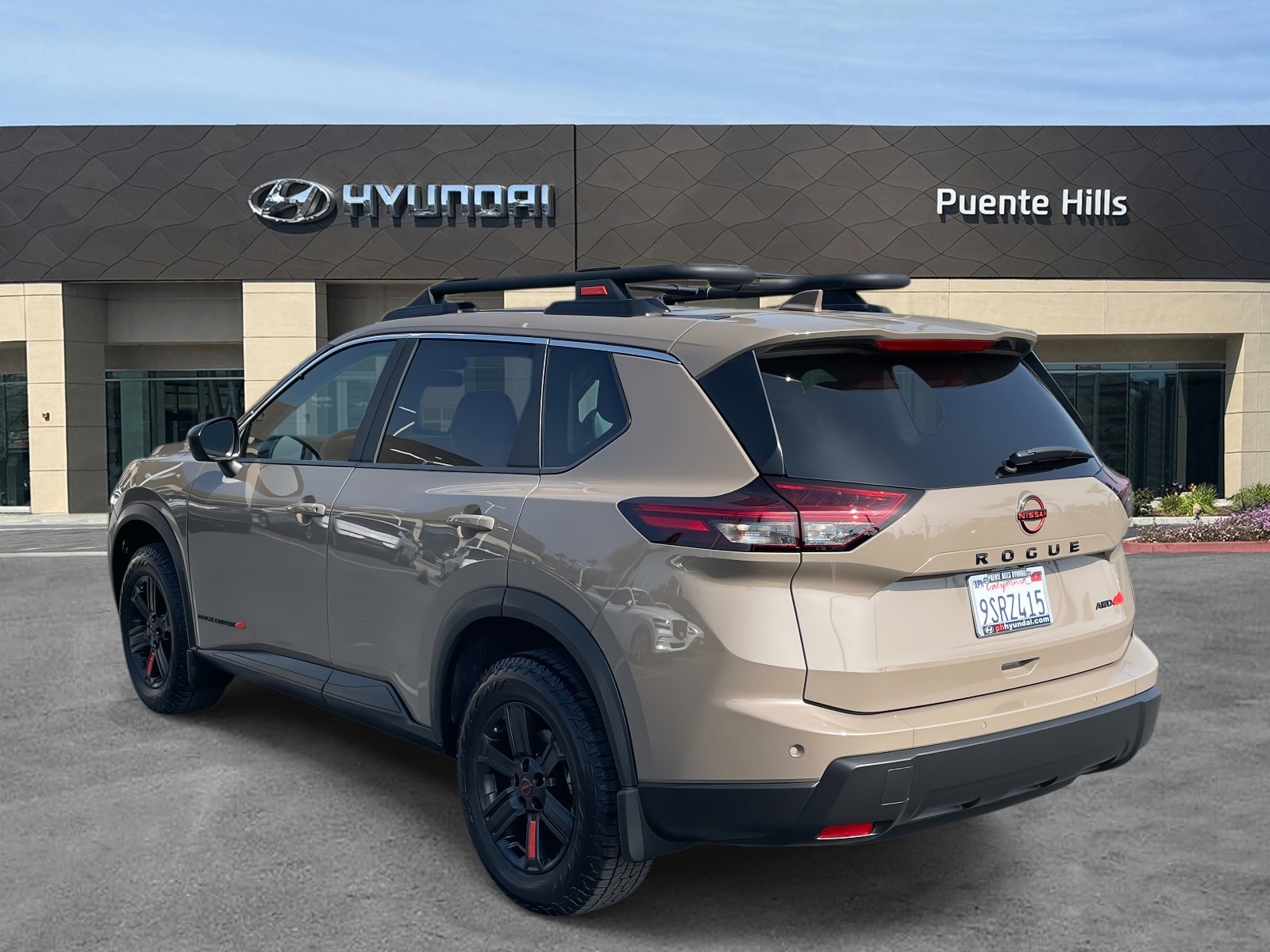 Used 2025 Nissan Rogue SV image 4