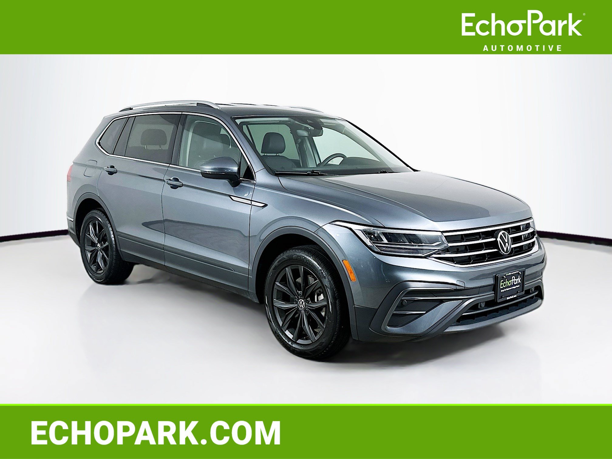 Used 2024 Volkswagen Tiguan SE FWD image 1