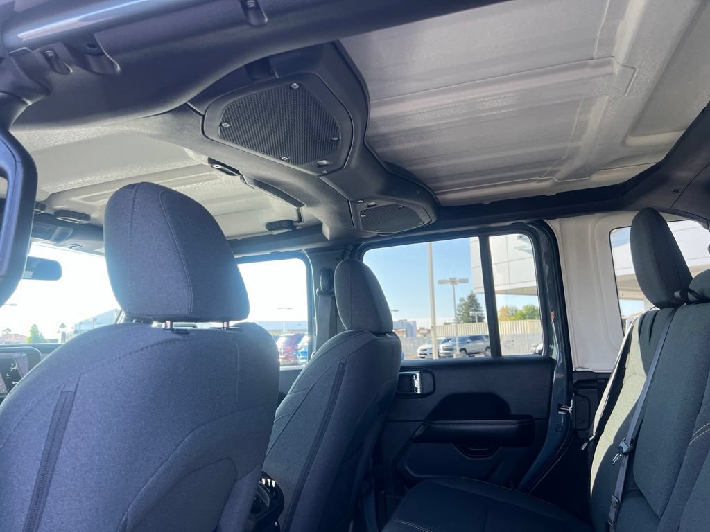 Used 2025 Jeep Wrangler Unlimited Sahara AWD/4WD image 23