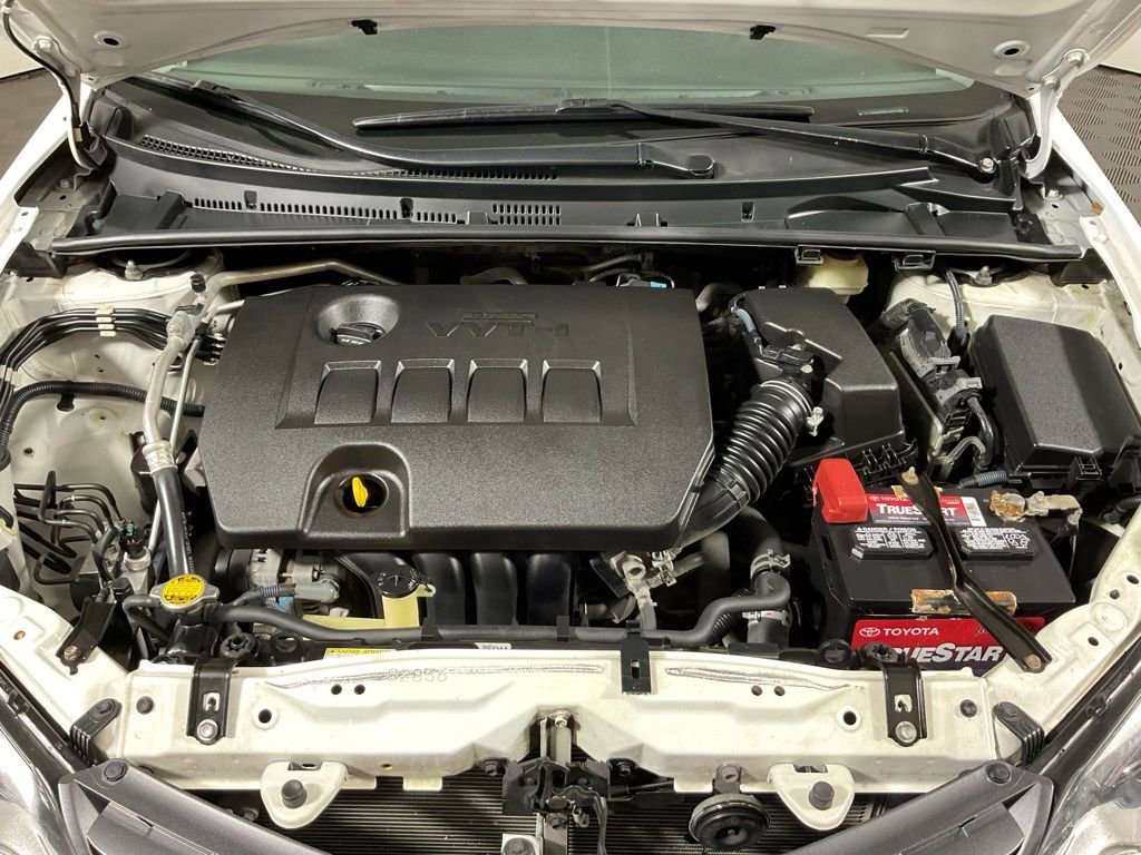 Used 2015 Toyota Corolla LE FWD image 39