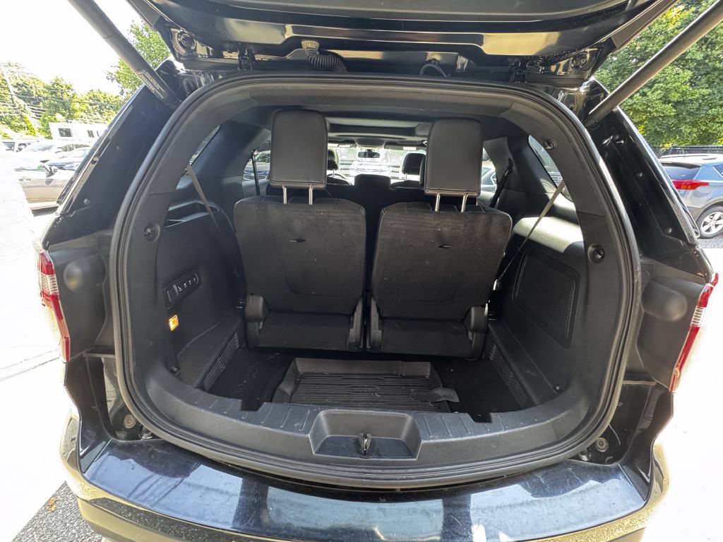 Used 2017 Ford Explorer Limited w/ Equipment Group 301A AWD/4WD image 15