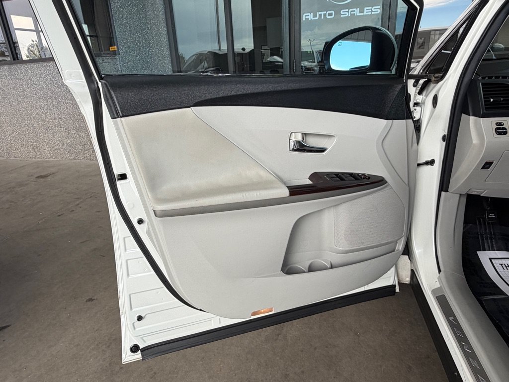 Used 2012 Toyota Venza LE w/ LE Convenience Pkg FWD image 17