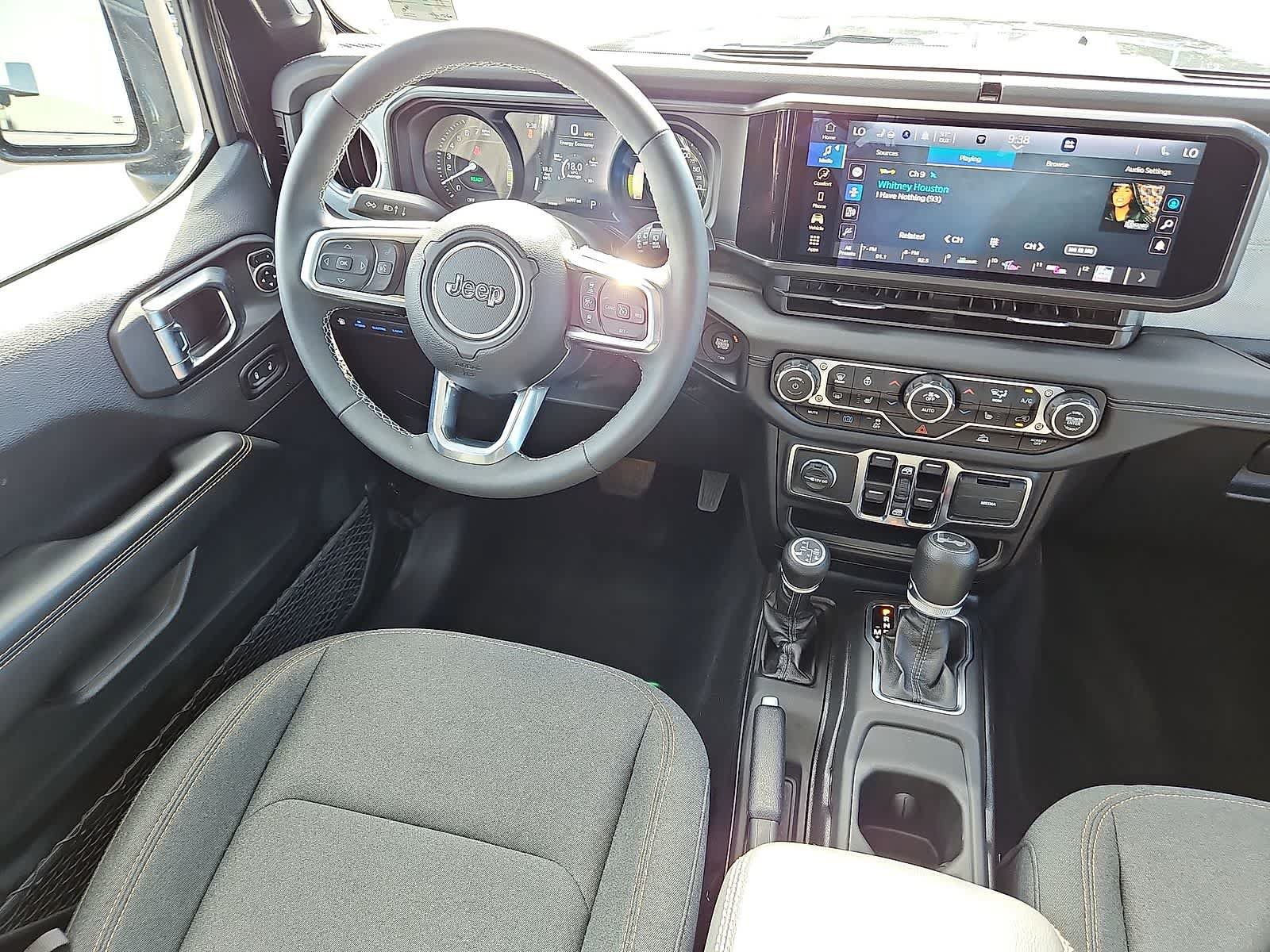 Used 2025 Jeep Wrangler Unlimited Sahara AWD/4WD image 10