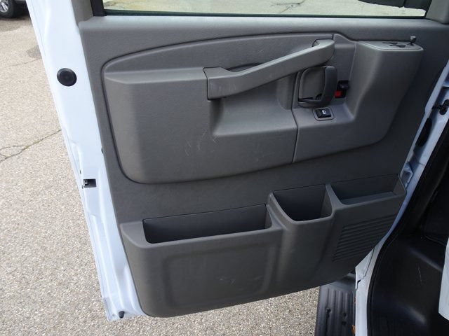 Used 2025 Chevrolet Express 3500 LT w/ LT Preferred Equipment Group RWD image 13