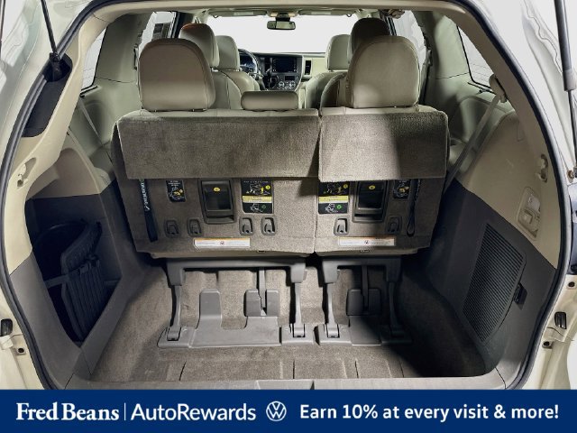 Used 2018 Toyota Sienna XLE Premium FWD image 34