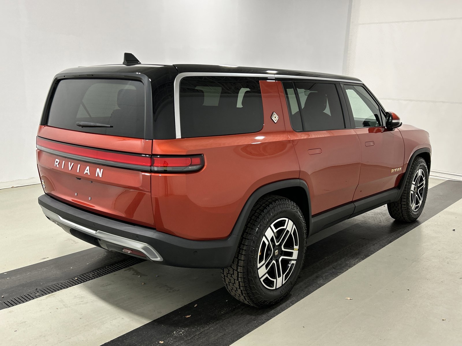 Used 2023 Rivian R1S Launch Edition image 5