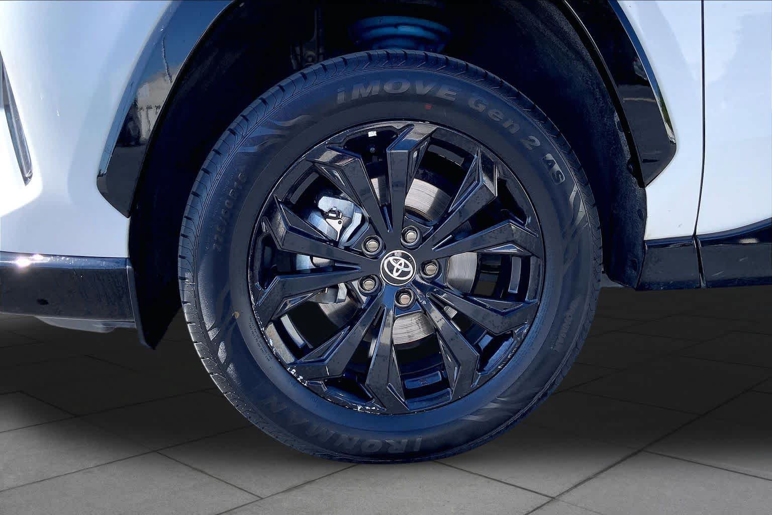 Used 2022 Toyota RAV4 XSE AWD/4WD image 10