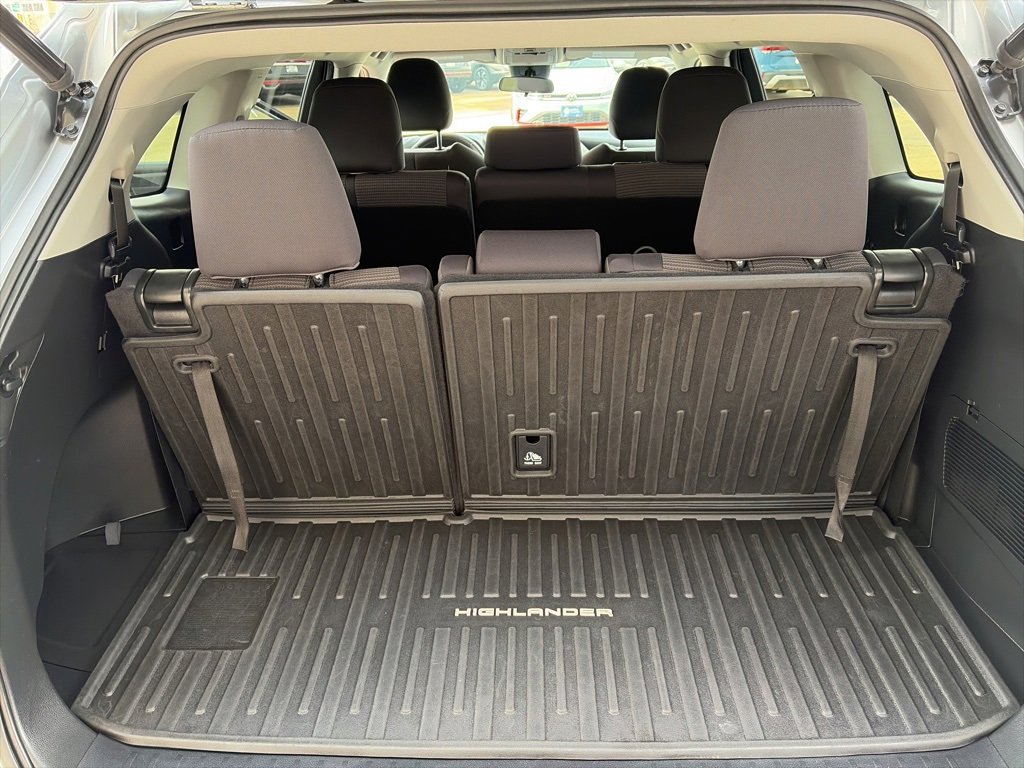 Used 2023 Toyota Highlander LE image 13