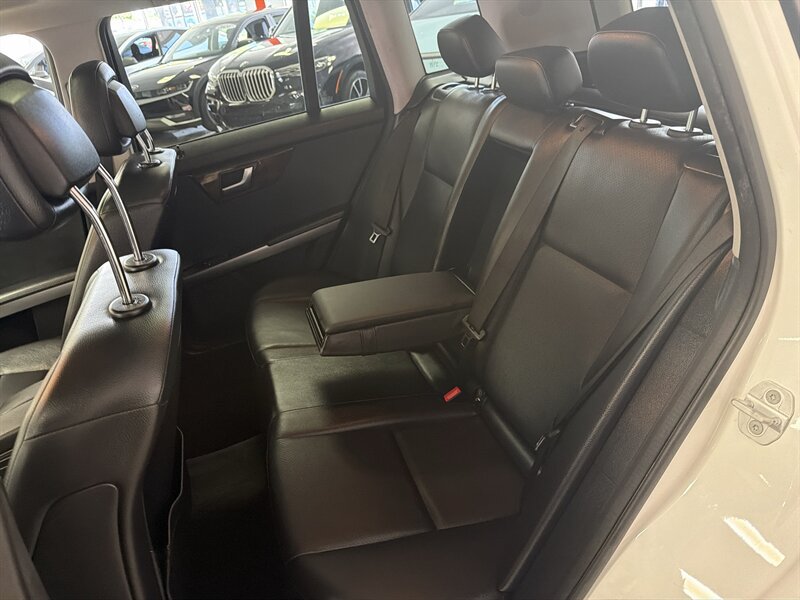 Used 2014 Mercedes-Benz GLK 350 2WD image 25