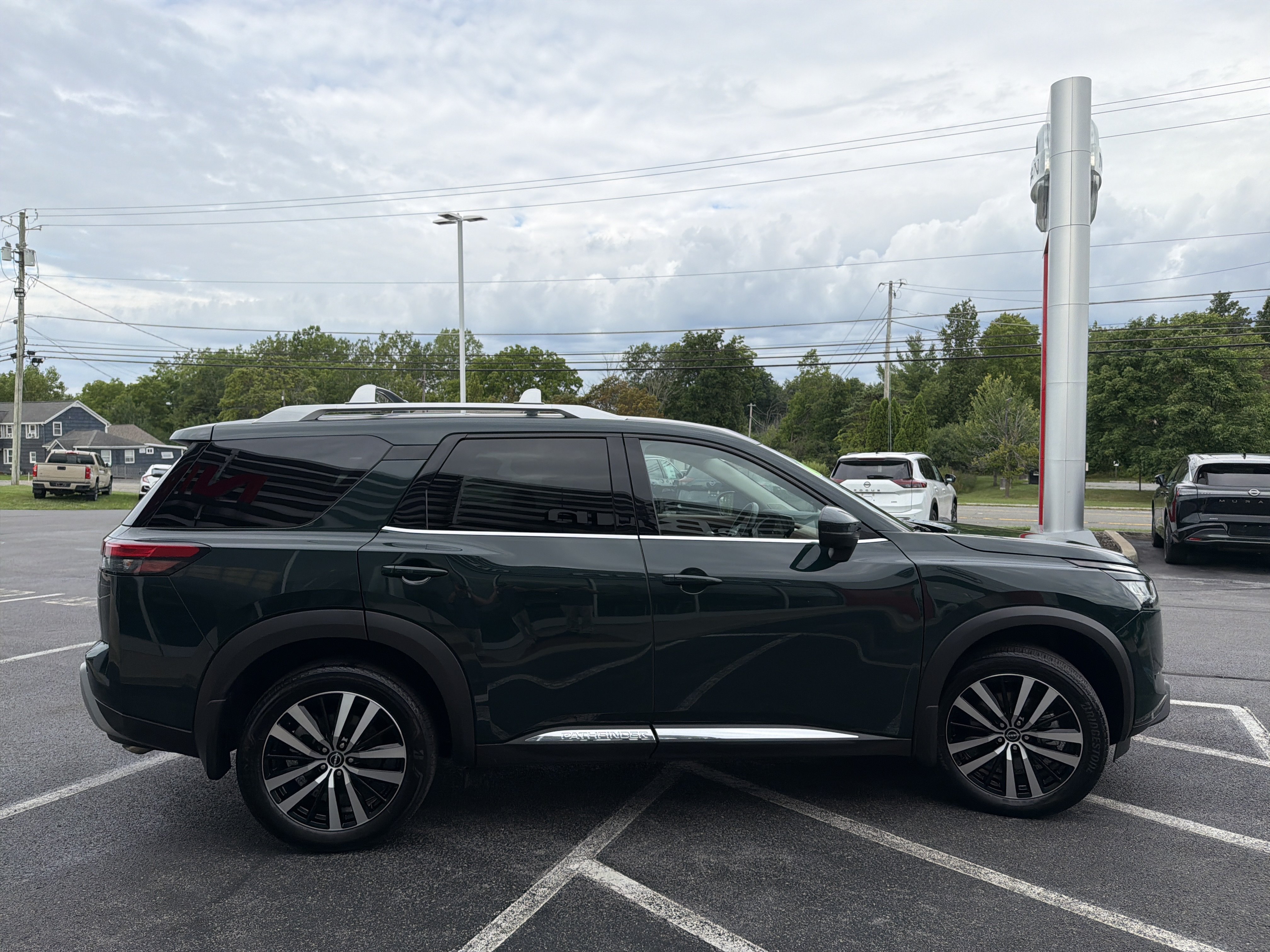 Certified 2025 Nissan Pathfinder Platinum w/ Black Appearance Package AWD/4WD image 11