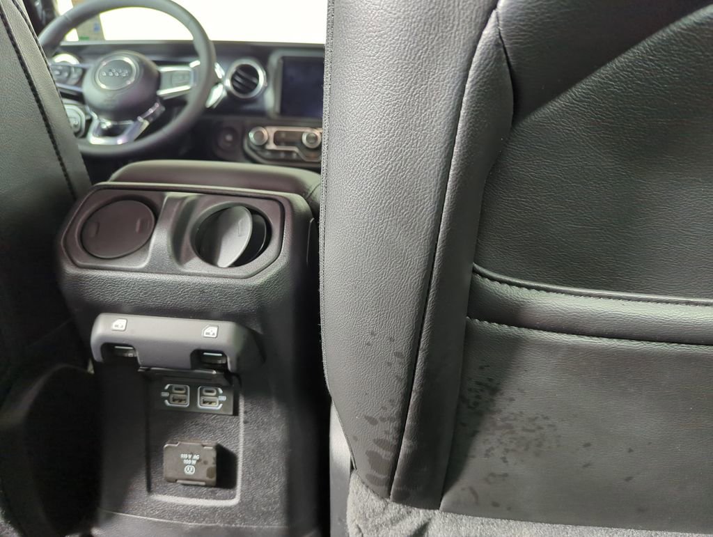 Used 2023 Jeep Wrangler Altitude image 30