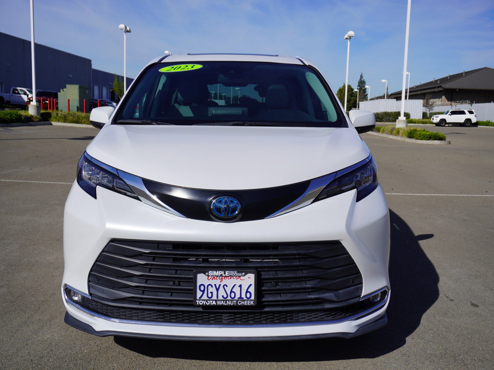 Used 2023 Toyota Sienna XLE image 6