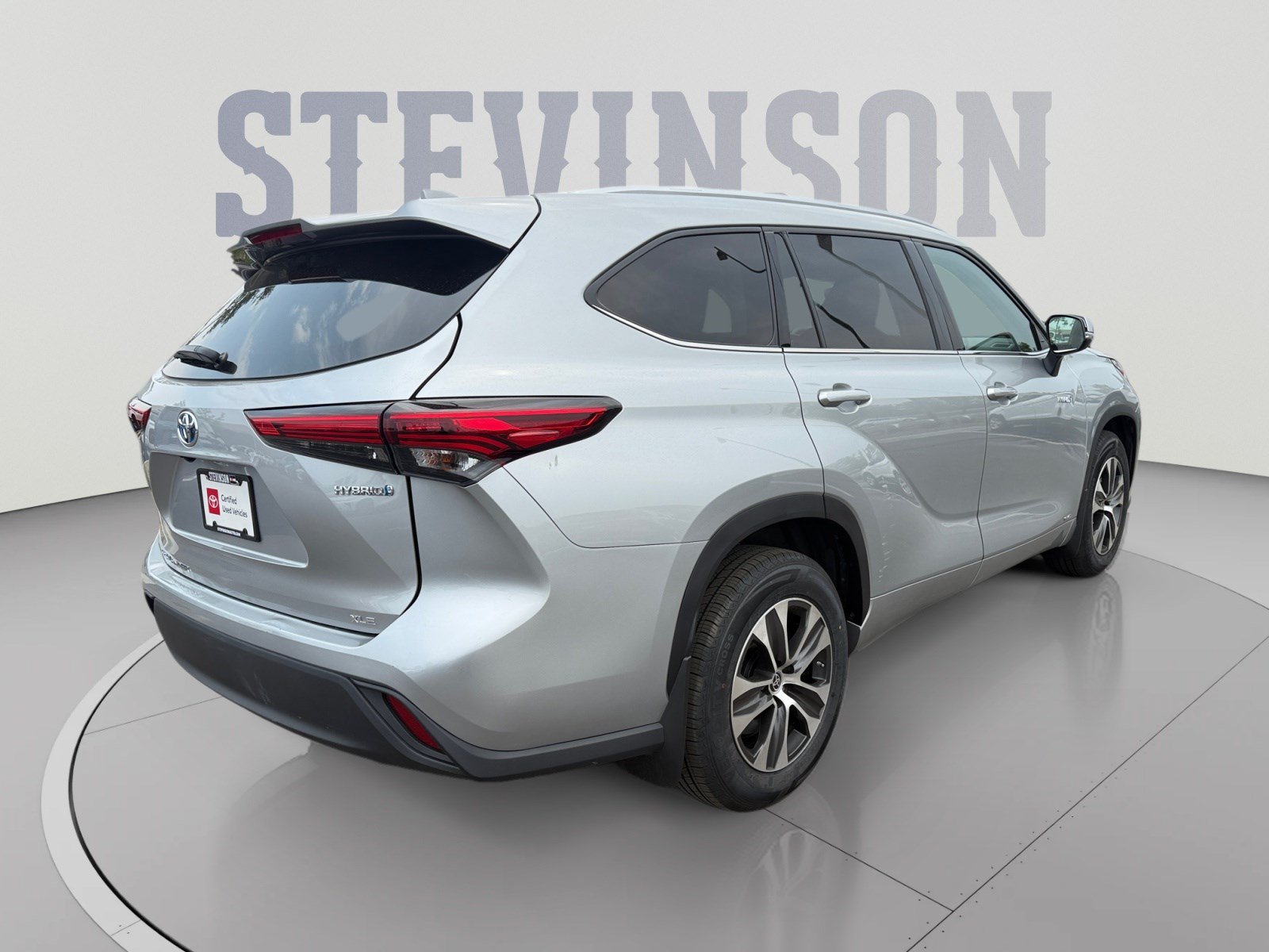 Certified 2021 Toyota Highlander XLE AWD/4WD image 5