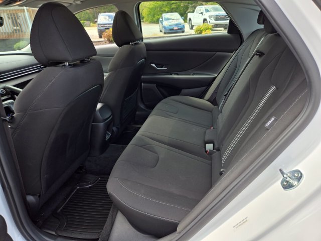 Used 2025 Hyundai Elantra SEL FWD image 13