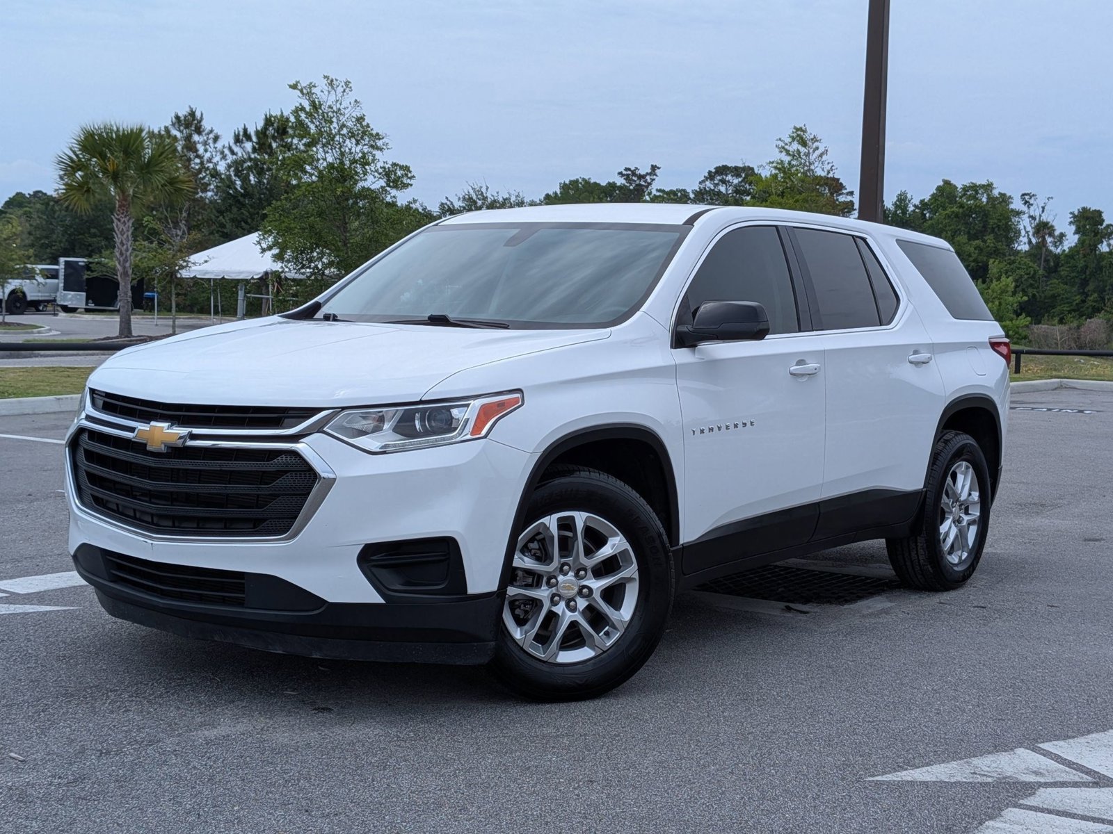 Used 2021 Chevrolet Traverse LS FWD image 1