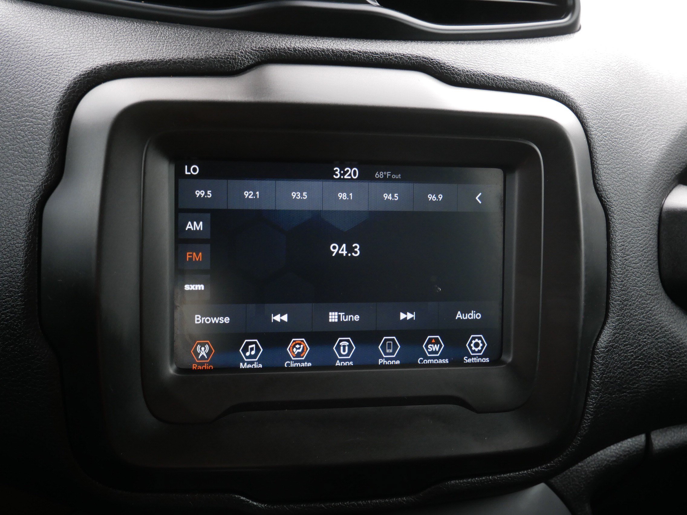 Used 2018 Jeep Renegade Altitude FWD image 22
