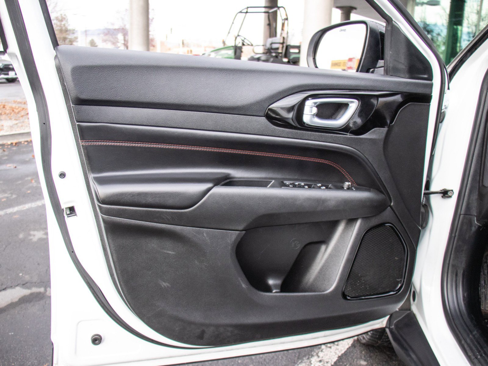 Used 2023 Jeep Compass Trailhawk image 9