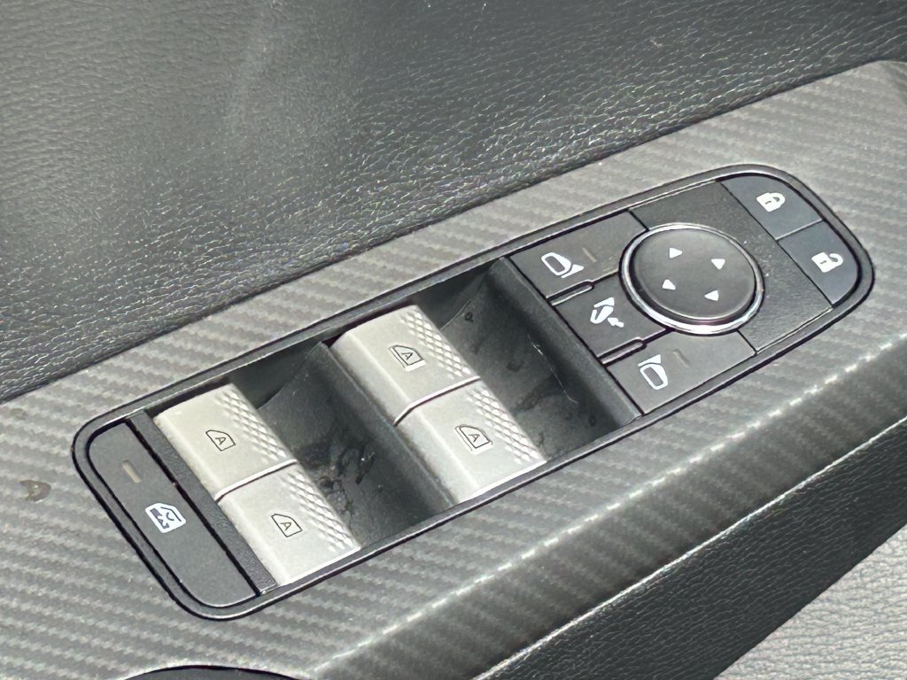 Used 2025 Mitsubishi Outlander 4WD Plug-In Hybrid image 30