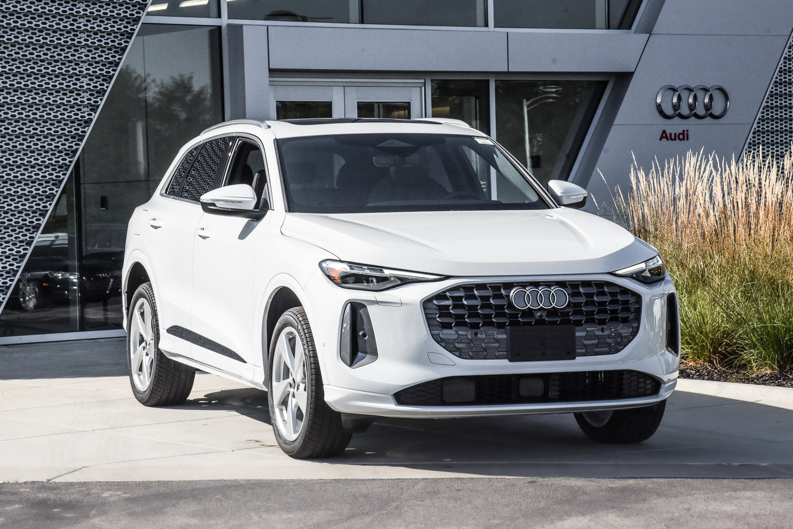 New 2025 Audi Q5 Premium Plus image 2