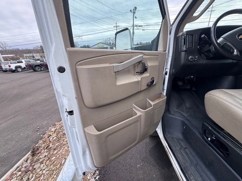 Used 2016 Chevrolet Express 3500 image 5