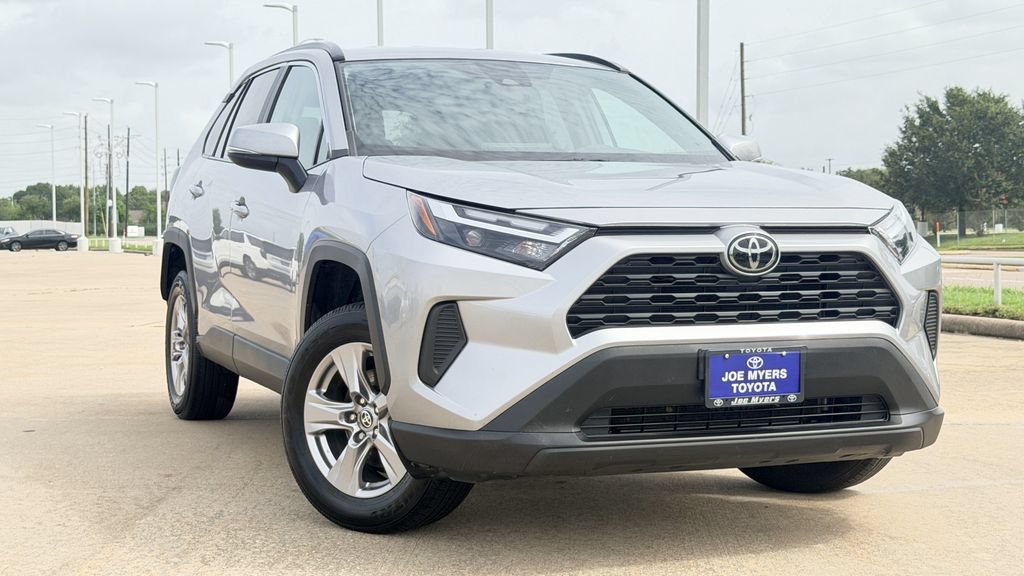 Used 2025 Toyota RAV4 XLE FWD image 2