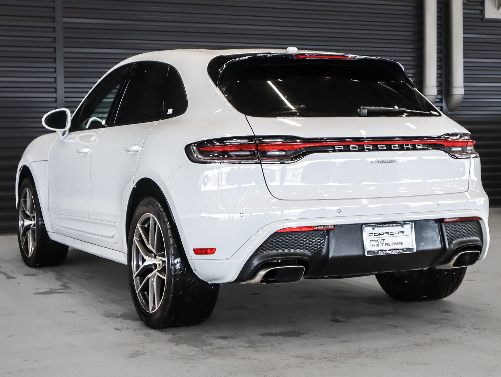 Certified 2022 Porsche Macan image 3