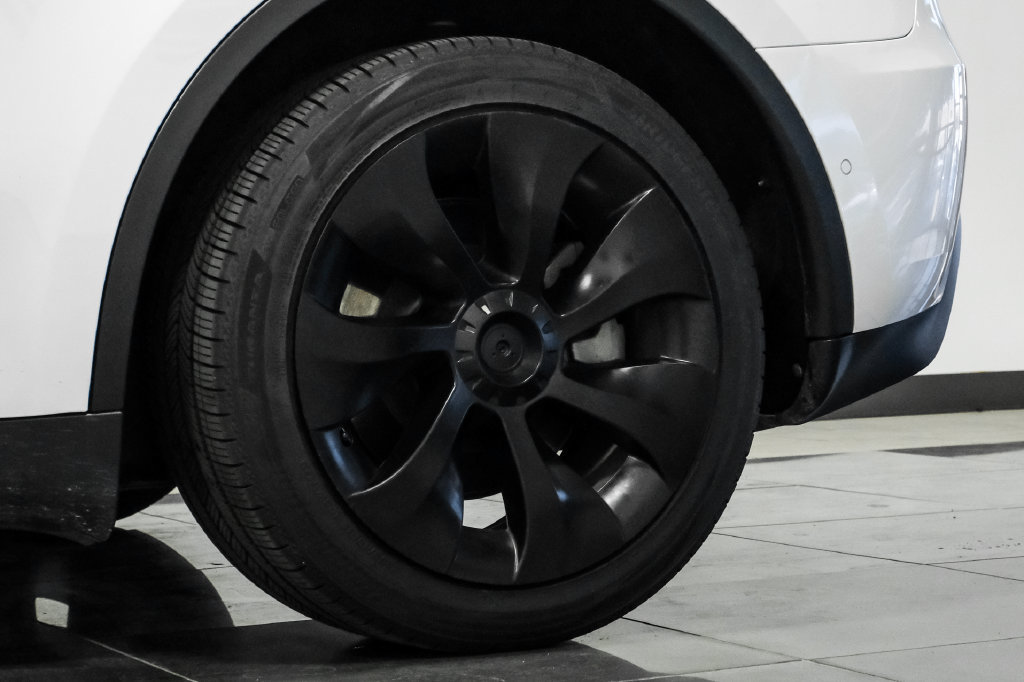 Used 2022 Tesla Model Y Long Range AWD/4WD image 49