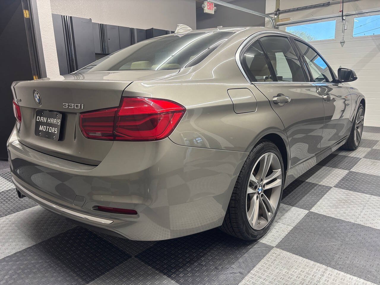 Used 2018 BMW 330i xDrive Sedan AWD/4WD image 8